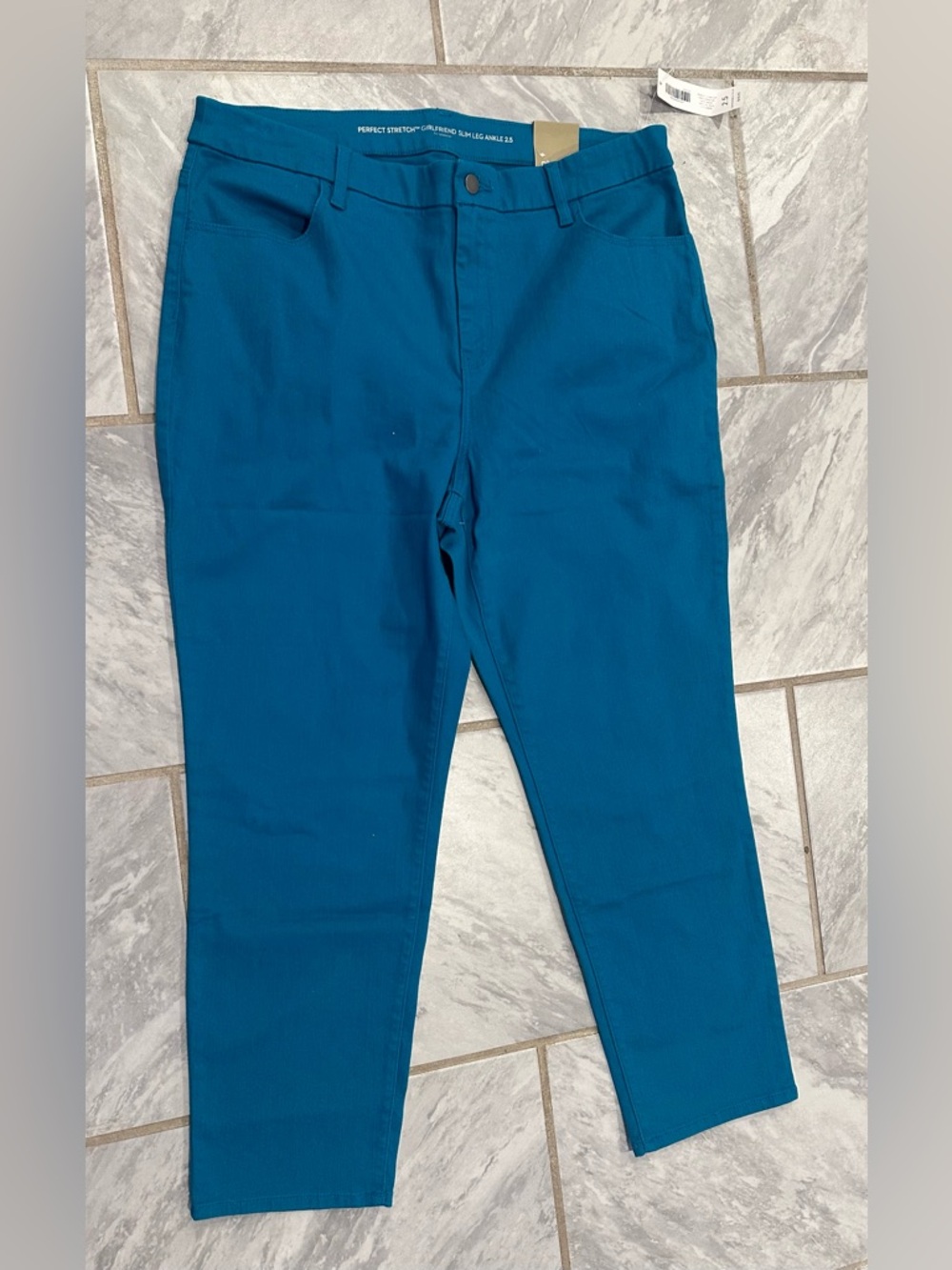 NWT Chicos Womens Turquoise Perfect Stretch Girlfriend Slim Ankle Size 14 Jeans